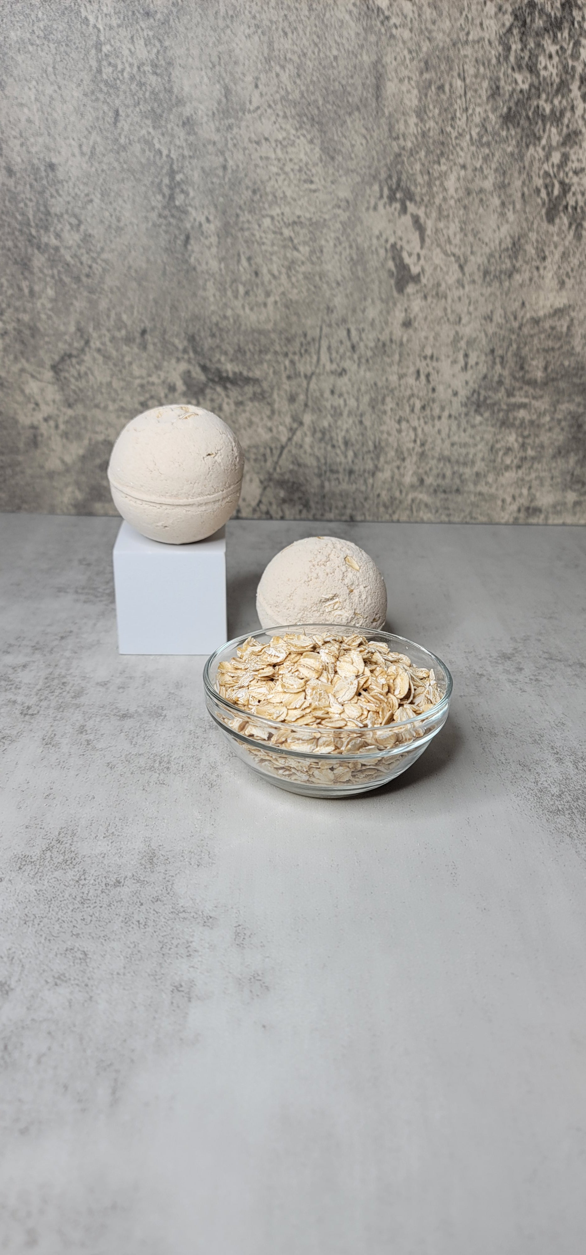 Oatmeal & Honey Bath Bomb - Beyond Beauty Bliss